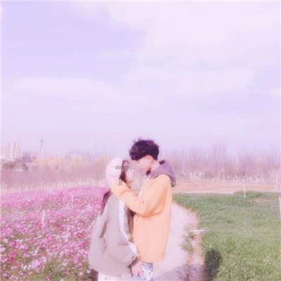 泰国一列车与卡车相撞 多人受伤
