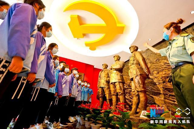 衣柜万万别再费钱装顶柜了,听完老木工分析,想拆了我家的重装