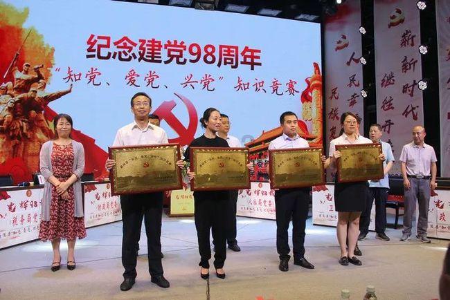 蚌埠不识字高龄老人45万存款变保险，银行工作人员是否存在欺诈的嫌疑？游戏画面