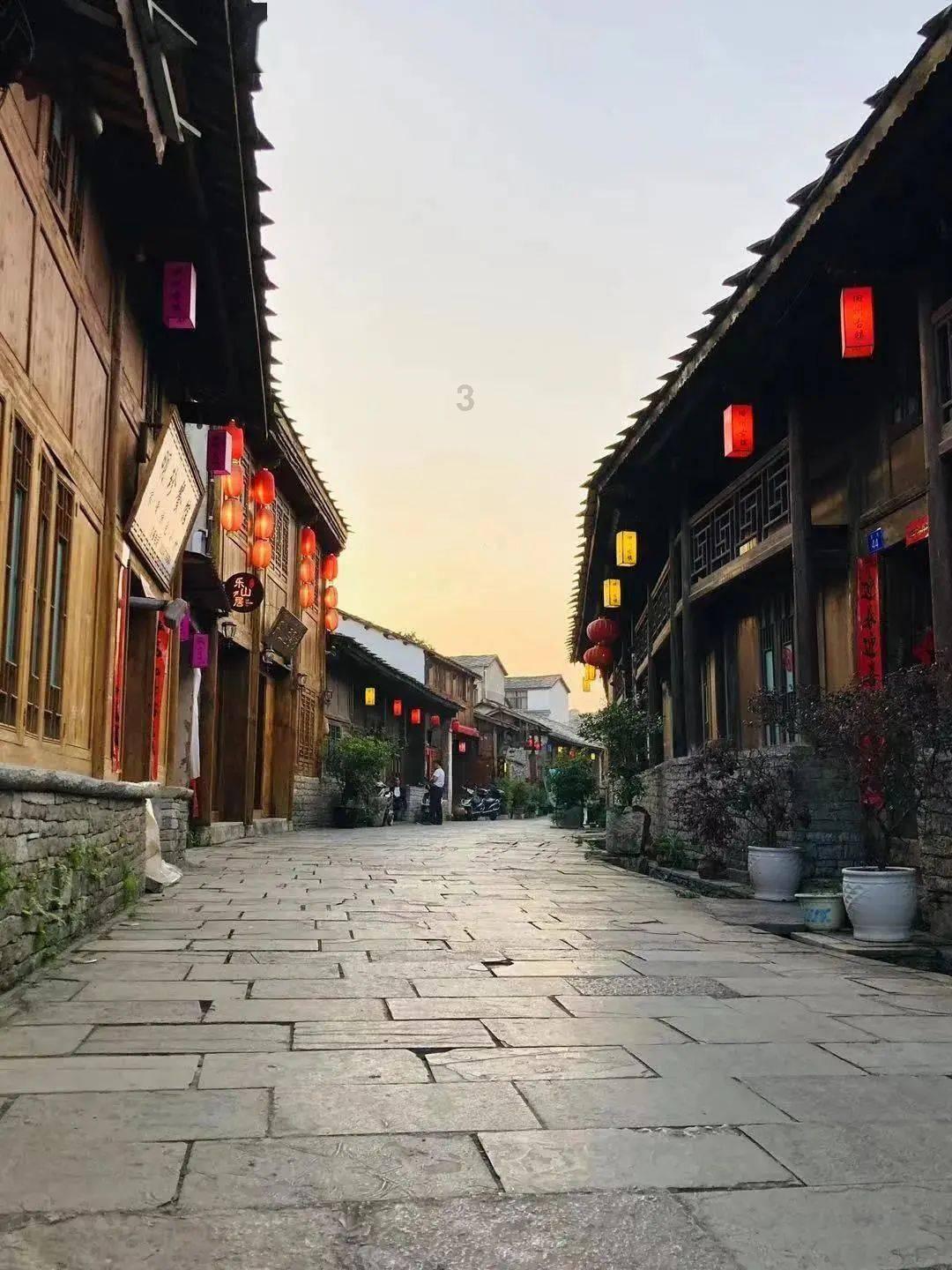 东阿：驾考服务暖人心 群众送锦旗表谢意