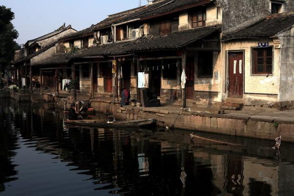 李若彤57岁赶大集，7元烧饼换55元花袄，接地气获赞